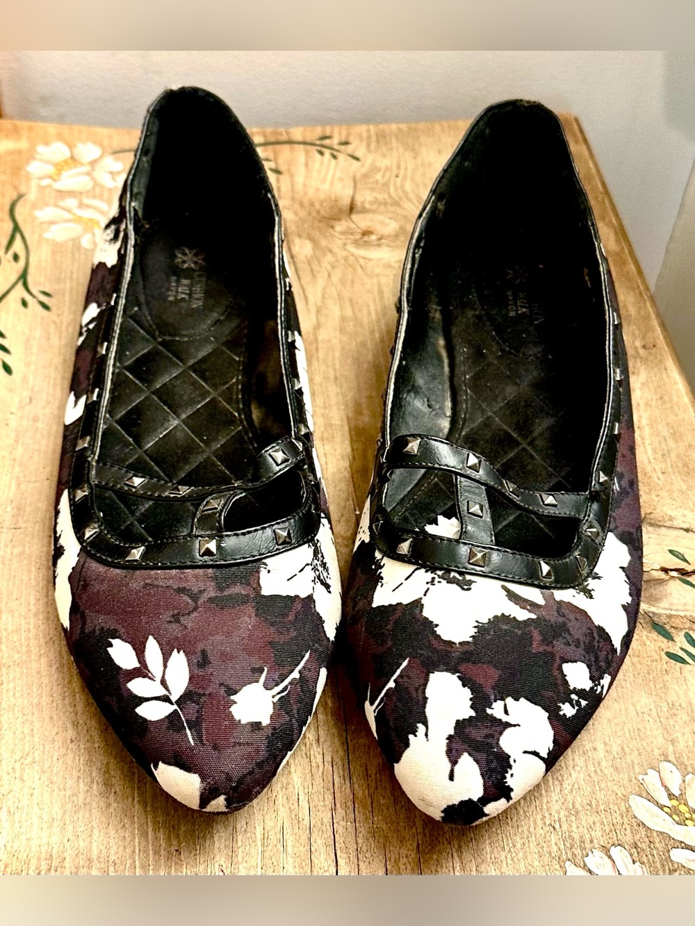 Cushion Walk by Avon pointed - toe floral printed ballet flats